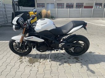 Triumph Speed Triple 1050 R.v. 2011 - 3