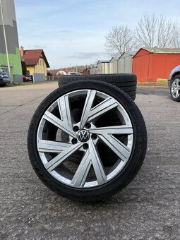 VW kola 5x112 7,5JX18 ET51 Bergamo vč. letních pneu - 3
