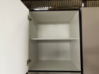 Moderní kuchyňská linka bez spotřebiči - 3