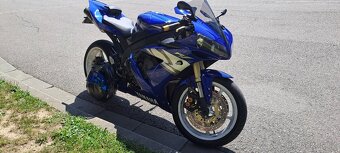 Yamaha YZF R1 - 3