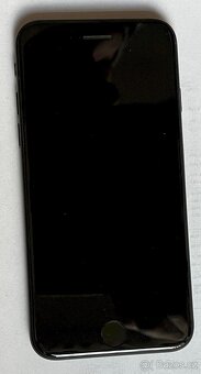 iPhone SE (2020) černý - 3