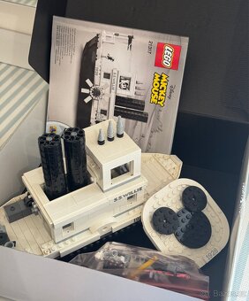LEGO® Ideas 21317 Steamboat Willie - 3