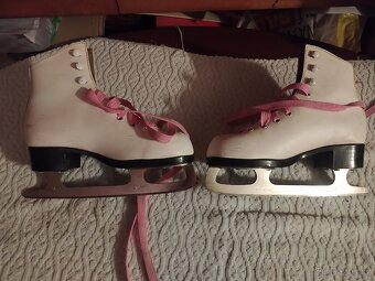 Dívčí bílé brusle 210 mm / 33,5 - 3