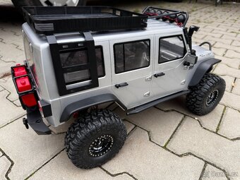 RC Jeep Founder 1/8 expedice - 3