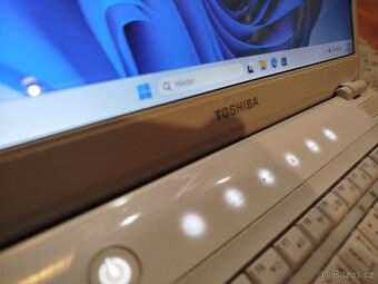 W11, bila toshiba 13,3 lcd, intel SSD - 3