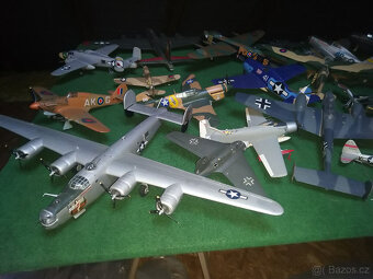 Sbírka hotových plastikových modelů - 3