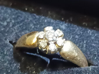 Zlatý prsten s diamanty; 2,28g, 57mm, certifikát - 3