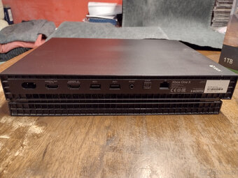 Xbox One x 1Tb - 3