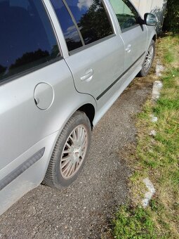 Škoda Octavia kombi 1.9 TDI rok 2010 - 3