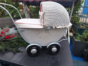 RETRO KOČÁREK PRO PANENKY - 3