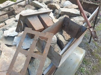 Vrátek, zbíječka, forma na tvárnice - 3