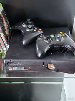Xbox 360 nefunkcni. Hry a ovladace funkcni - 3