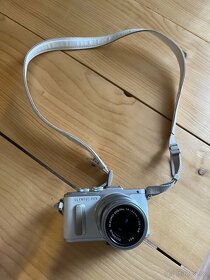 Kompaktní fotoaparát Olympus Pen e-pl8 - 3