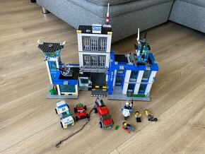 Lego city 60047 policejní stanice - 3