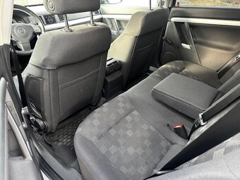 Opel Vectra 2.2GTS automat, r.2003, STK, klima - 3