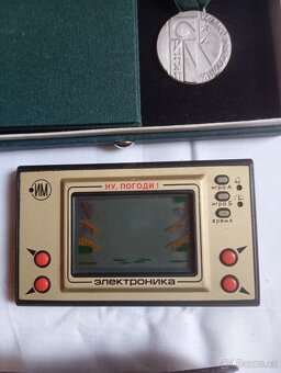 Divadelní kukátko elektronická hra do ruky zajic - 3