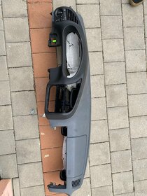 Šedá palubovka BMW E36 coupe - 3