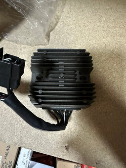 Regulátor dobíjení Suzuki VX 800 VZ 800 Marauder - 3