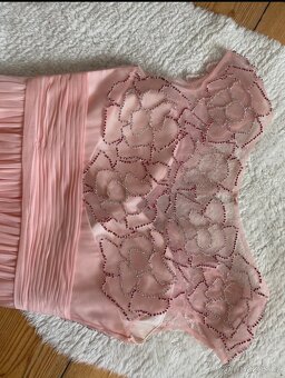 Kouzelné plastové šaty s drobnými kamínky - 3