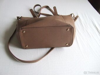 Kabelka hnědá. - 3