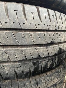 Pneu 235/65 r16 - 3