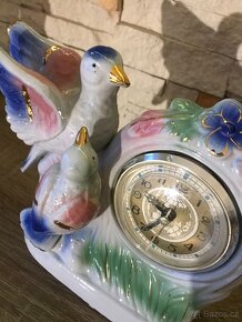 Porcelánové hodiny s holubicemi - 3