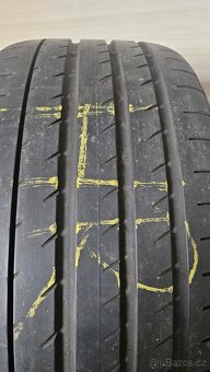 245/35R19 - 3