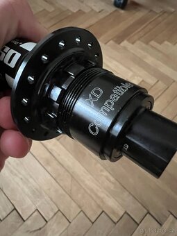 DT Swiss 350 Boost zadní náboj - 3