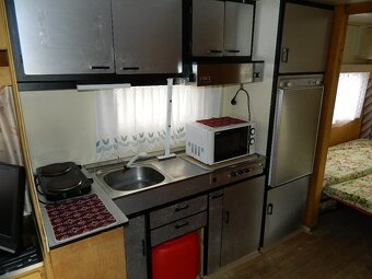 Velký dvouosý karavan Dethleffs - 3