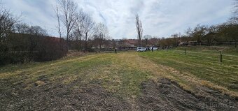 Stavební pozemek v obci Blevice, cca 15 km od Prahy - 3