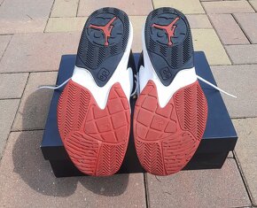 NIKE AIR JORDAN MAX AURA 3 WHITE FIRE RED - 3