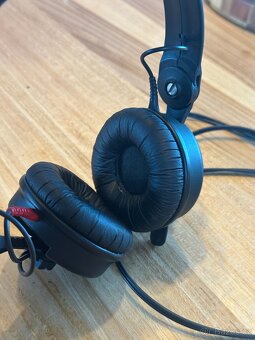 Sluchátka Sennheiser HD25-1-II pro monitoring - 3