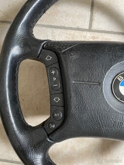 Volant BMW a Chrysler - 3