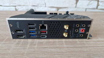 MSI MEG Z490I UNIFY – Mini-ITX - 3
