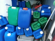 Kanystry plastové o objemu 25, 20 a 10 litrů za 50 kč - 3