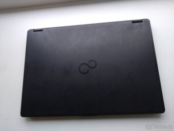 notebook Fujitsu U747 na náhradni dily - 3