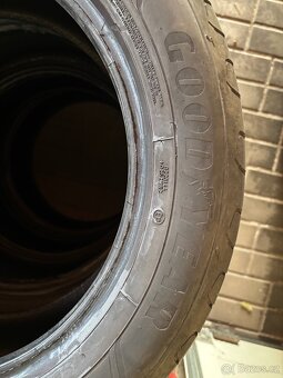Goodyear 215/55 R17 94W - 3