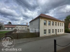 Komerční areál v obci Načeradec, užitná plocha 1 800 m2 - 3