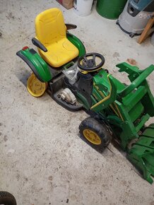 Elektrický traktor John Deere na ND - 3