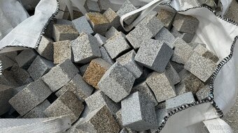 Žulové kostky 10x10cm, tl. 8cm šedožluté (řezanoštípané) - 3