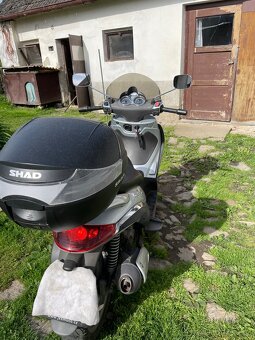 Piaggio skútr 250i - 3