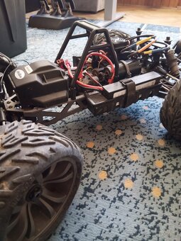 RC auto 1:8 - 3