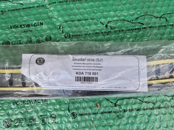 černá Škoda Fabia II ochranná a ozdobná lišta - 3