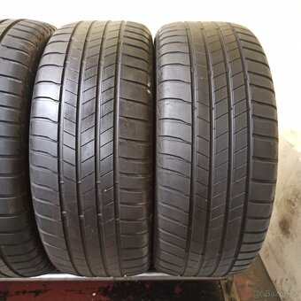 Bridgestone 215/55 R17 94V 2x4,5-5mm 2x3,5-4mm - 3