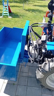 Transportní box hydraulicky sklápateľný za malotraktor - 3