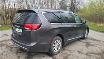 Chrysler Pacifica Touring L - 3