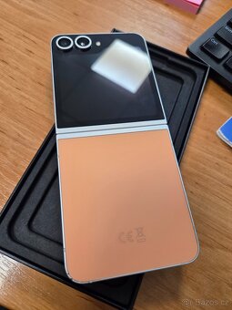 Samsung Galaxy Z Flip 6 Peach - 3