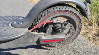 Elektrická koloběžka Xiaomi m365 PRO  - 3