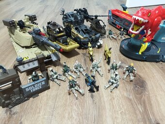 Hot wheels + něco navíc - 3