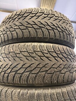 prodám zimní 215/60/16 Nokian - 3